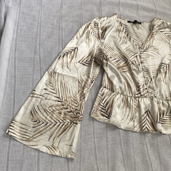 White House Black Market silky peplum blouse. - Picture 3 of 14